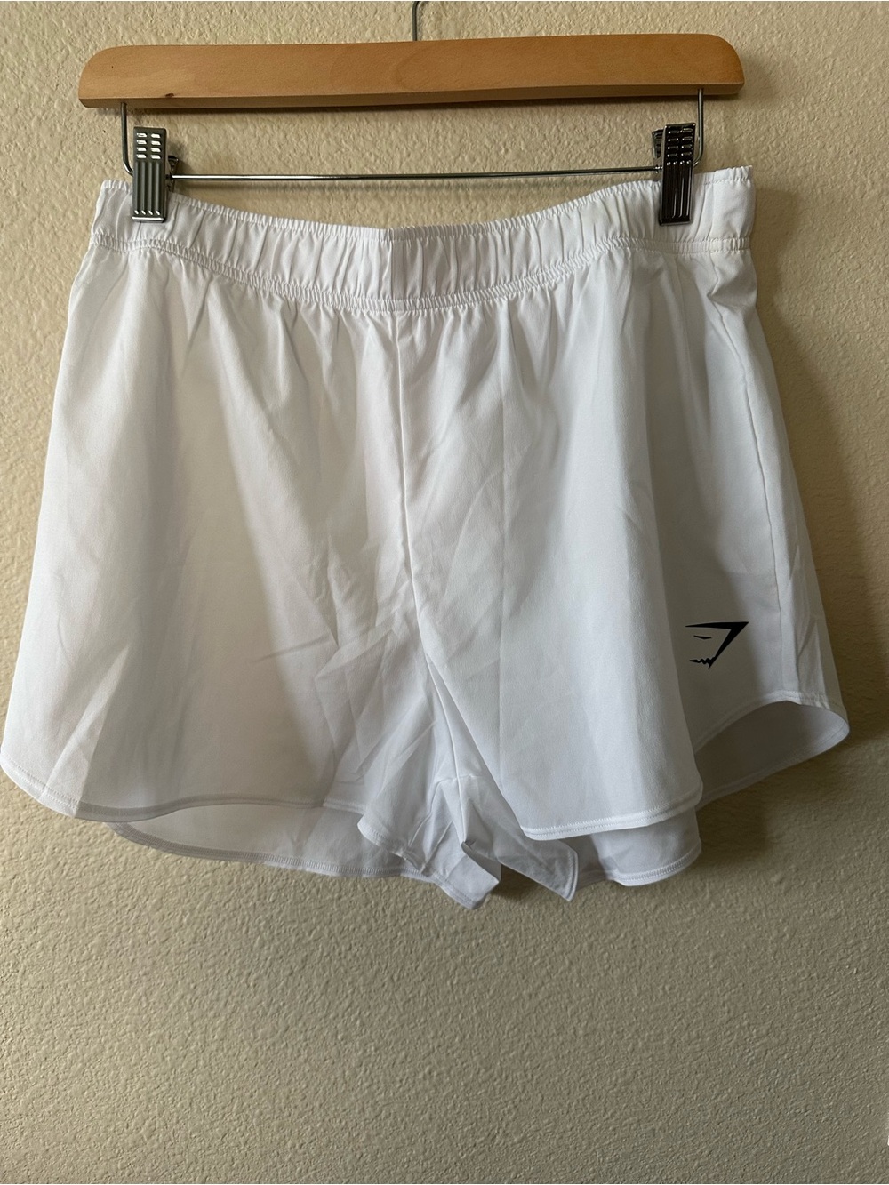 Gymshark White Women's Athletic Skort with Subtle Logo size M/ NWOT 1486